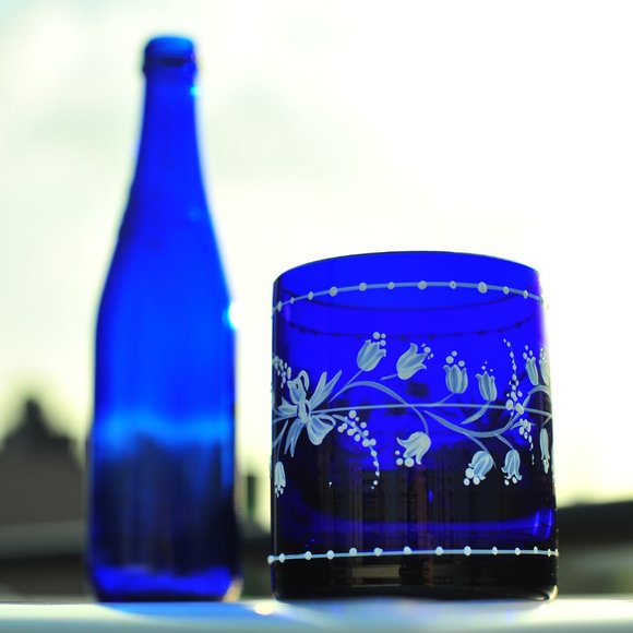 Exquisite Cobalt Blue Water Glass Bottle with Floral 3D Artwork - Picture 7 of 14